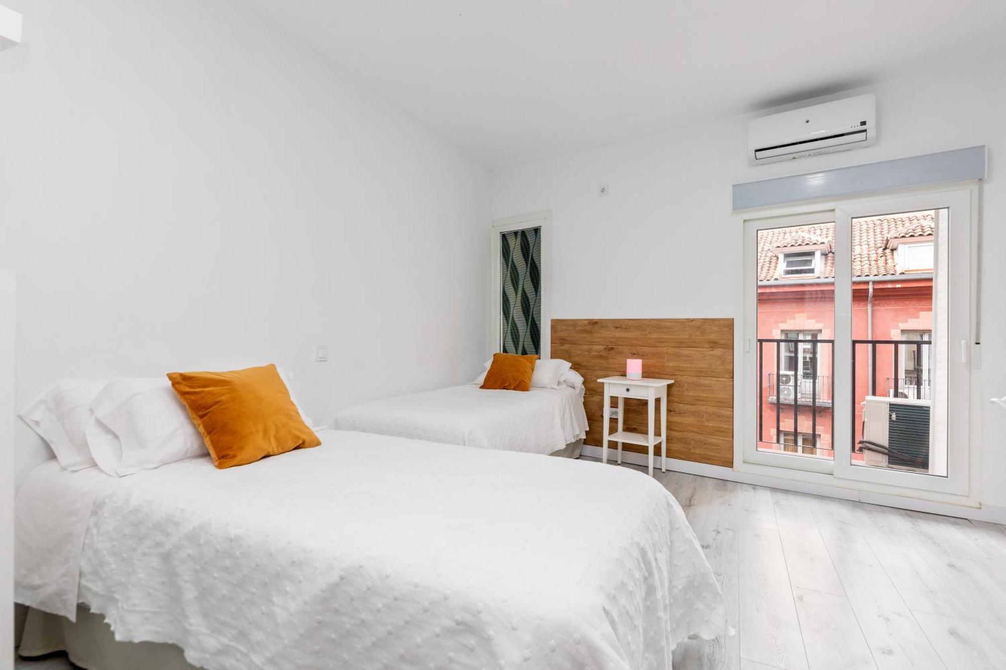 Los Apartamentos Jacinto Benavente Centro Madrid Esterno foto